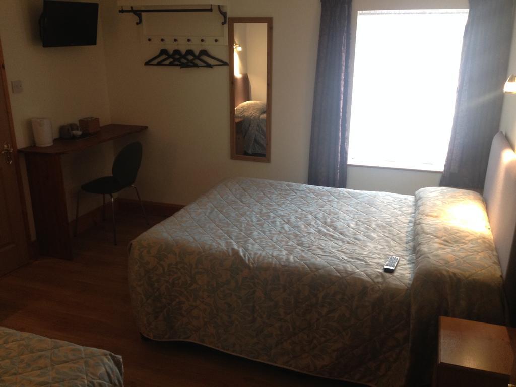 Carragh House Bed & Breakfast คาสเซิลบาร์ ภายนอก รูปภาพ