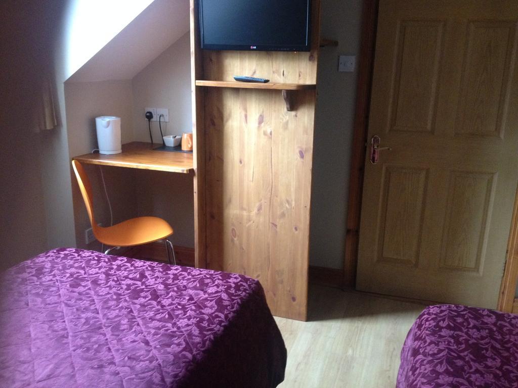 Carragh House Bed & Breakfast คาสเซิลบาร์ ภายนอก รูปภาพ